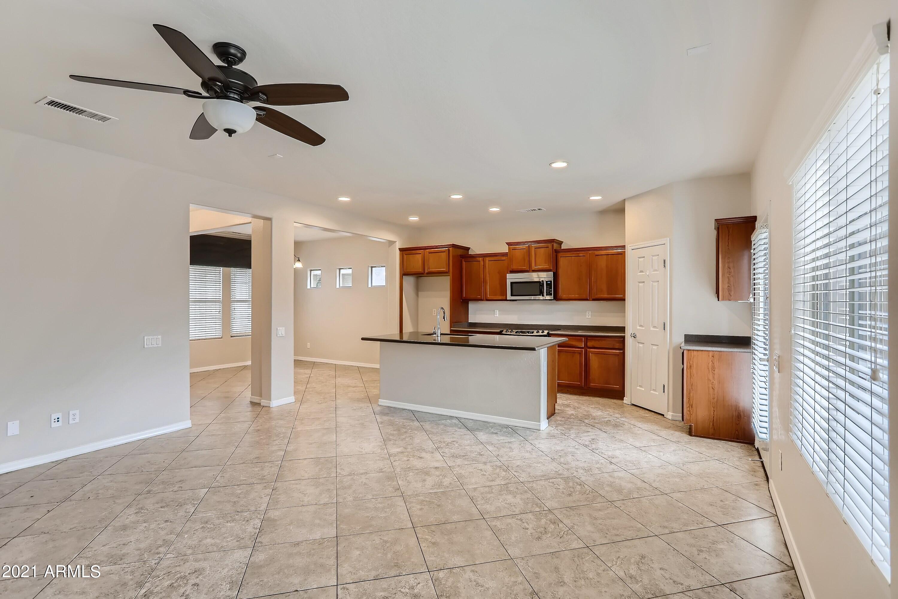 2039 West Kathleen Road Phoenix, AZ 85023 - Photo 14 of 33 Family Room
