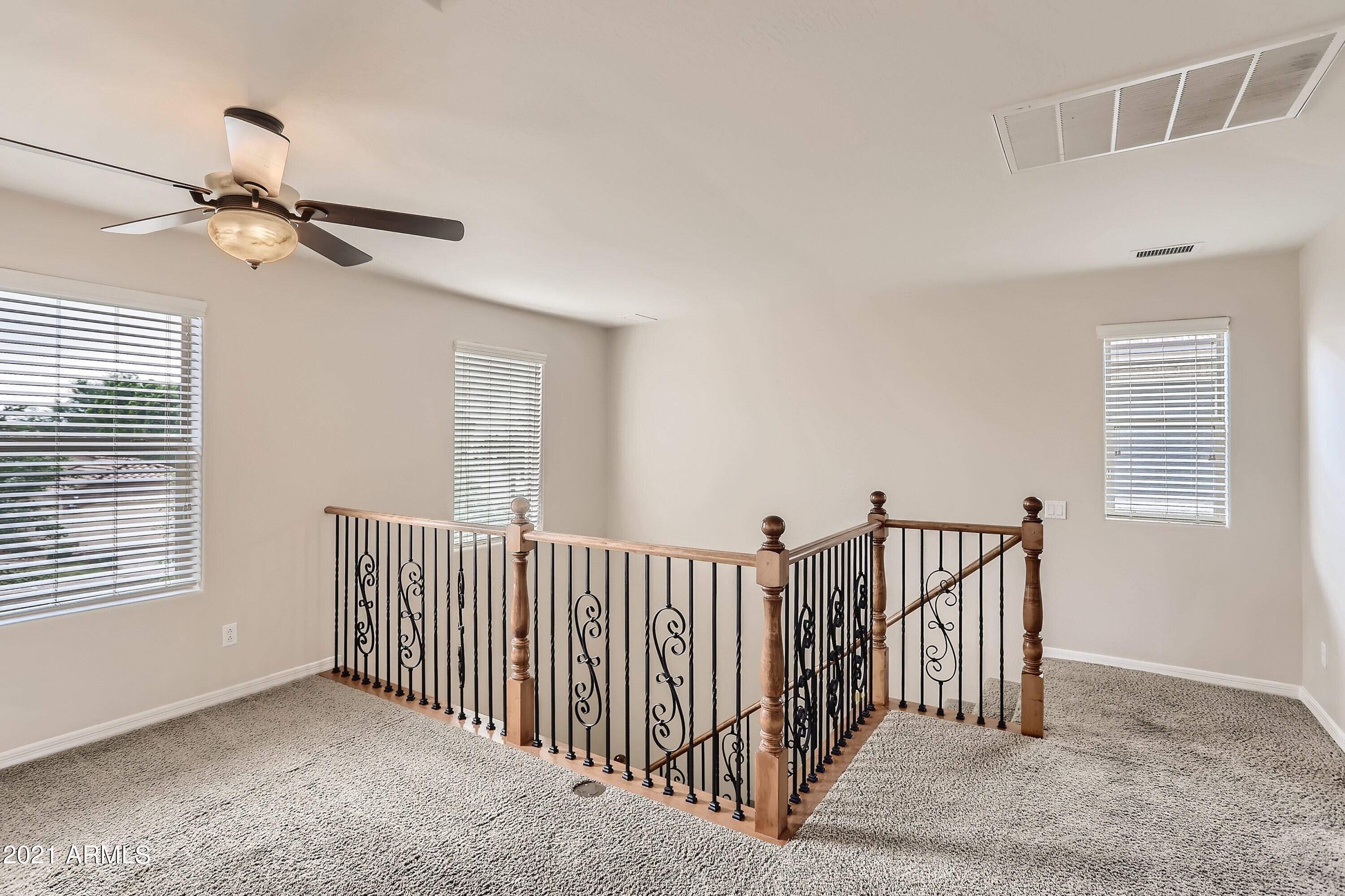 2039 West Kathleen Road Phoenix, AZ 85023 - Photo 25 of 33 2nd Floor Landing