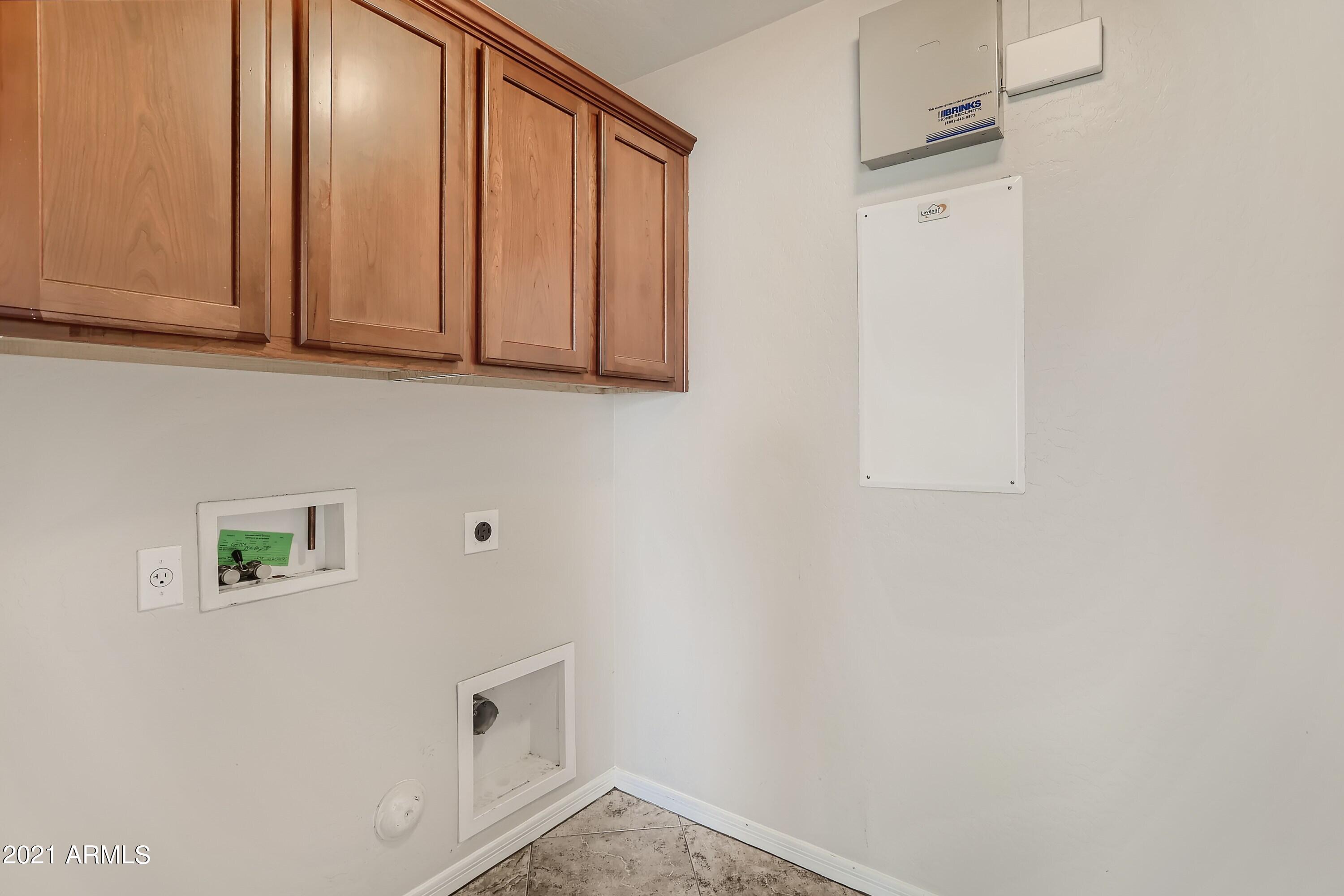 2039 West Kathleen Road Phoenix, AZ 85023 - Photo 27 of 33 2nd Floor Laundry Room