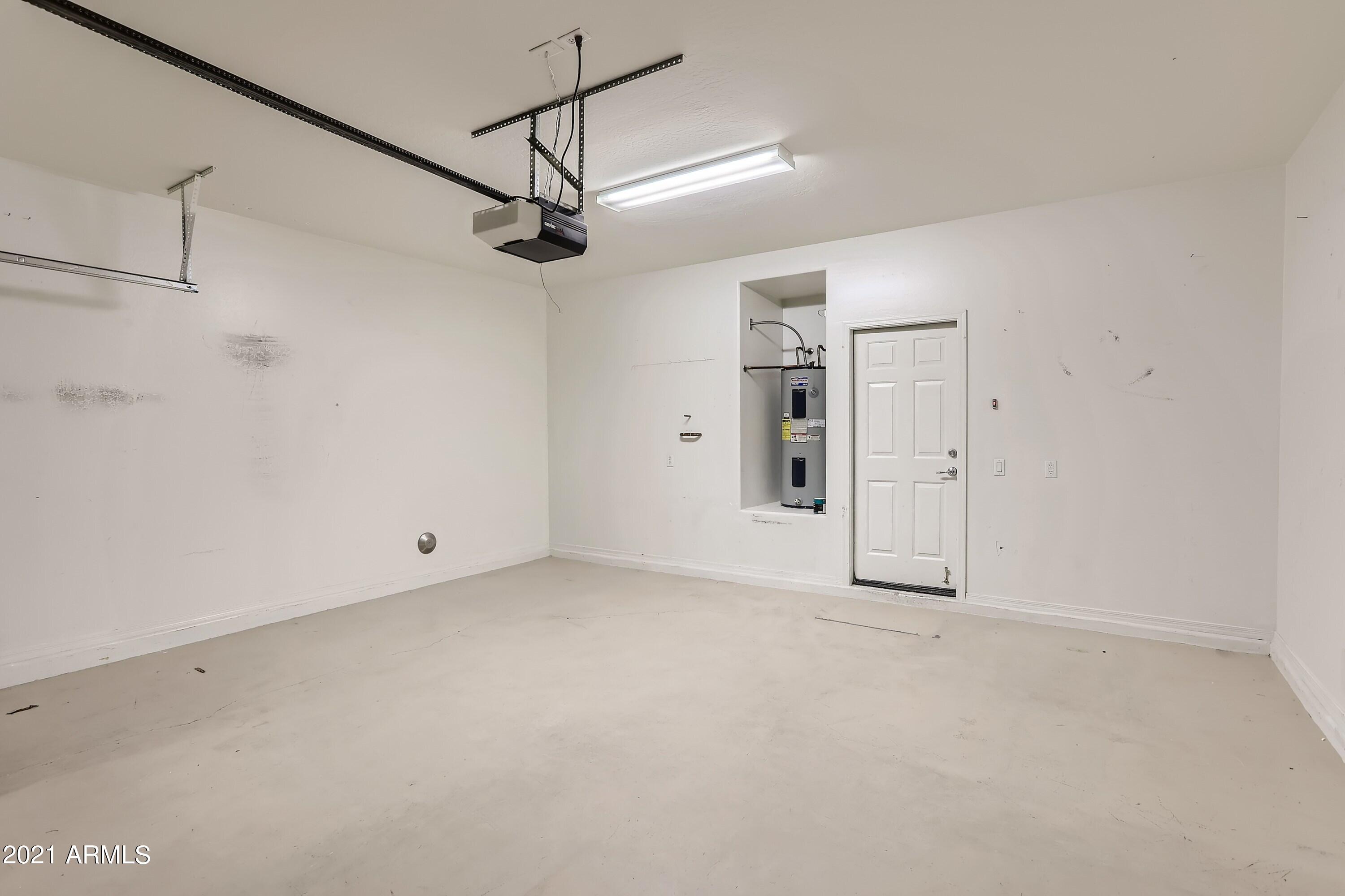 2039 West Kathleen Road Phoenix, AZ 85023 - Photo 28 of 33 Garage
