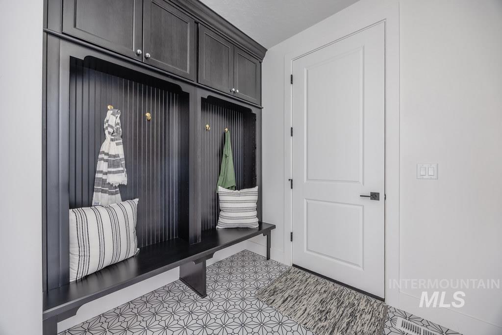 7385 West Flathead Lk Street Eagle, ID 83616 - Photo 6 of 14 View of mudroom