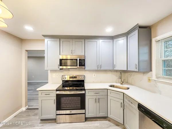 $2,500 | 3 D John Adams Court, Monroe Township, NJ 08831