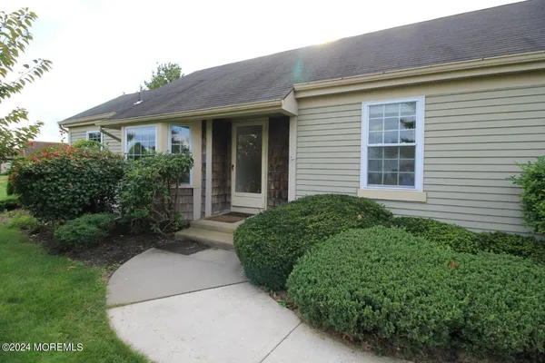 $2,500 | 3 D John Adams Court, Monroe Township, NJ 08831