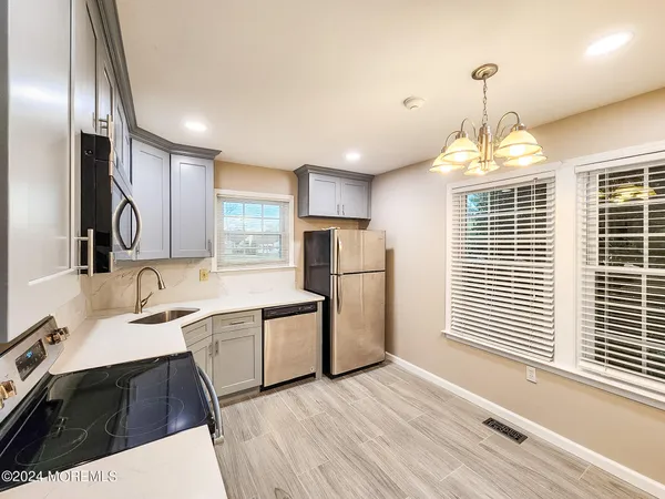 $2,500 | 3 D John Adams Court, Monroe Township, NJ 08831