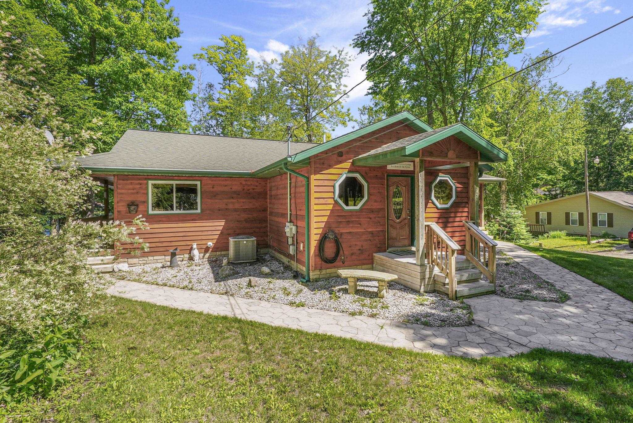 376 Highview Road Traverse City, MI 49696 - Photo 3 of 66