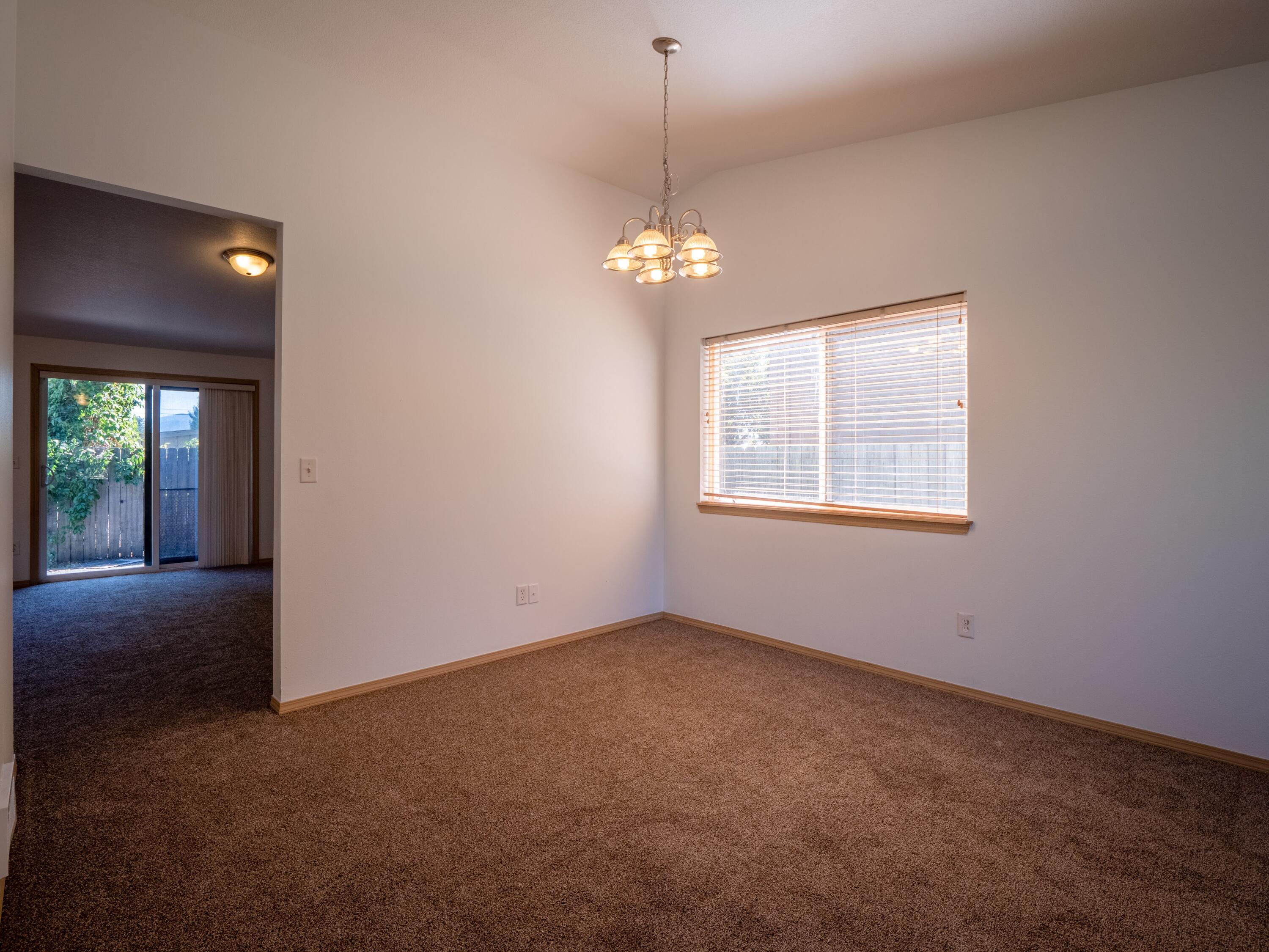 2106 Delta Waters Road Medford, OR 97504 - Photo 13 of 32 Living 5