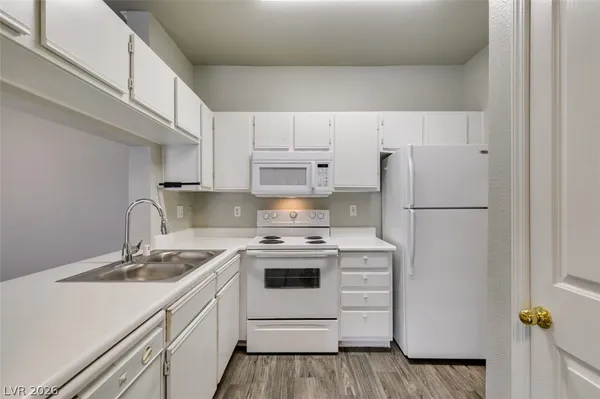 $1,490 | 2900 Sunridge Heights Parkway, Unit 1016, Henderson, NV 89052