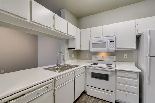 $1,490 | 2900 Sunridge Heights Parkway, Unit 1016, Henderson, NV 89052