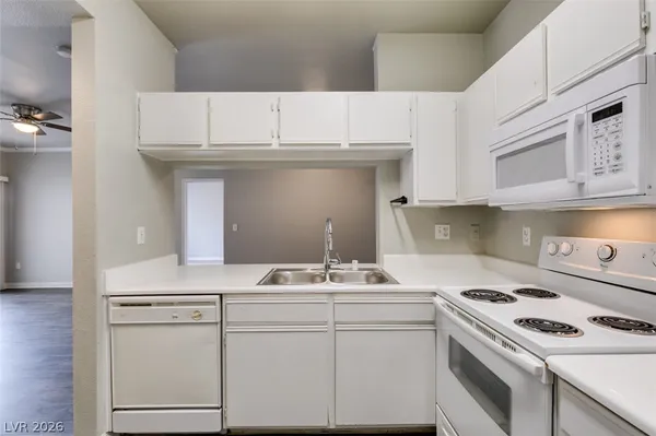 $1,490 | 2900 Sunridge Heights Parkway, Unit 1016, Henderson, NV 89052