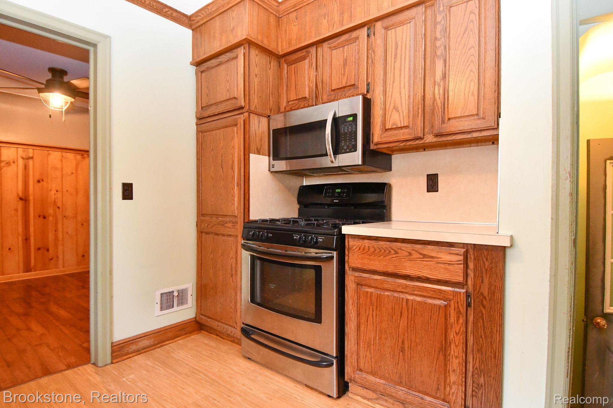 7489 Perry Road Grand Blanc, MI 48439 - Photo 19 of 42 Gallery Image 19