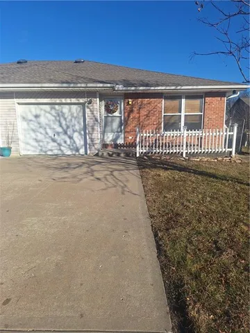 $205,000 | 2 Redbud Lane, Trimble, MO 64492