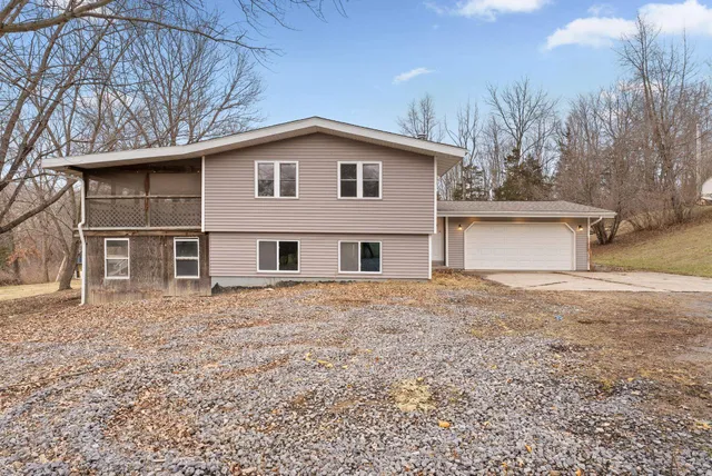 $249,000 | 1920 River Vista Road, Muscatine, IA 52761