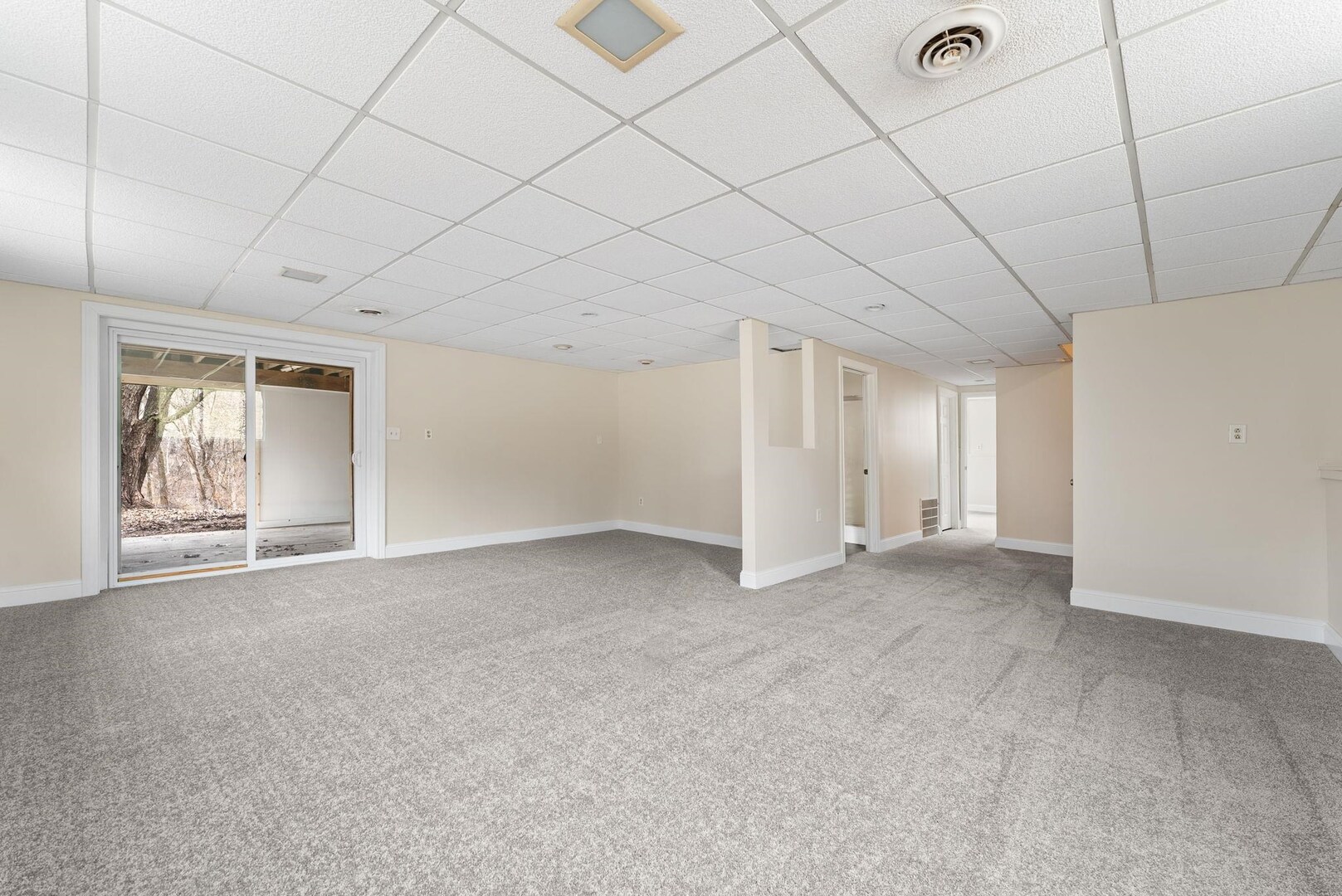 1920 River Vista Road Muscatine, IA 52761 - Photo 21 of 24 a view of an empty room with a window