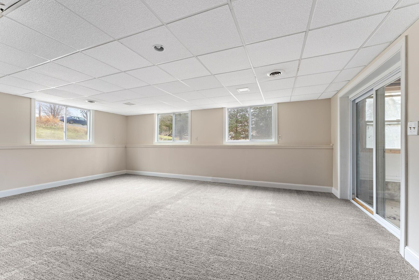1920 River Vista Road Muscatine, IA 52761 - Photo 22 of 24 a view of an empty room with a window