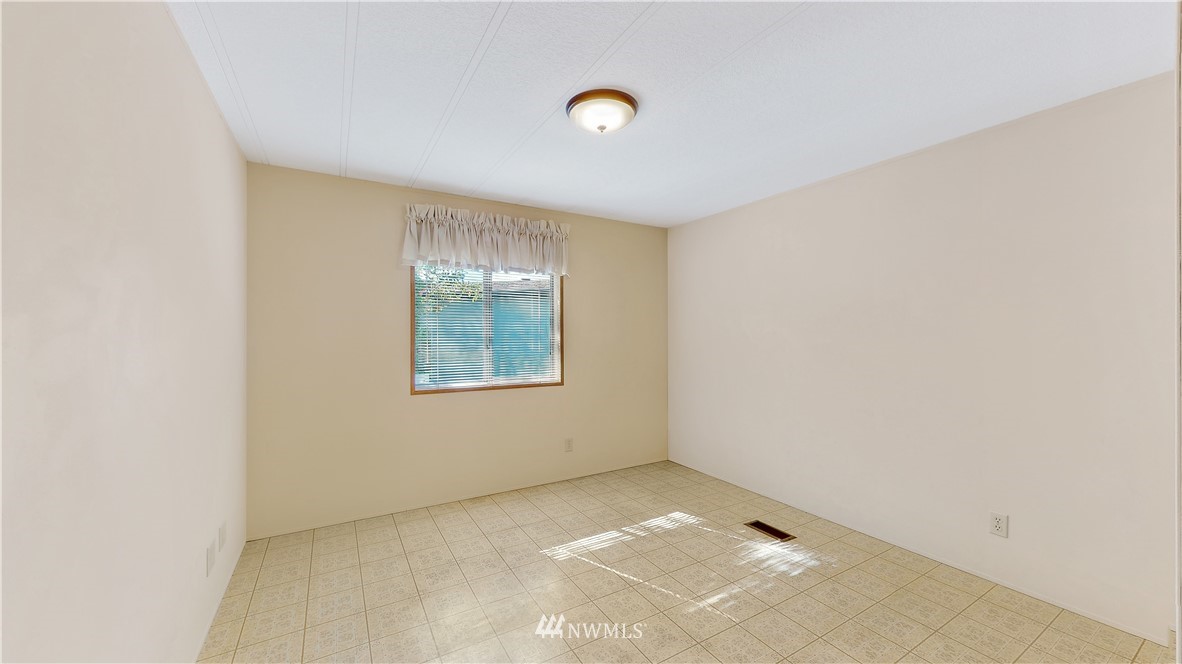 12604 Northeast 197th Court Bothell, WA 98011 - Photo 9 of 30 Gallery Image 9