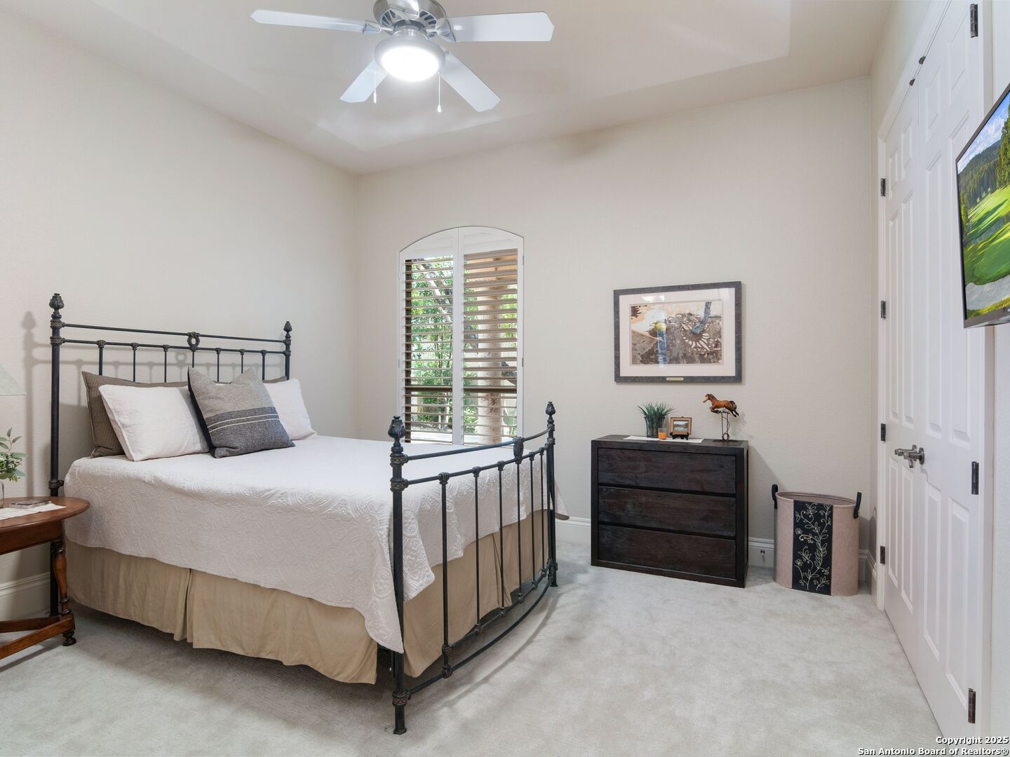 31 Stratton Lane San Antonio, TX 78257 - Photo 20 of 42 a bedroom with a bed and a chandelier