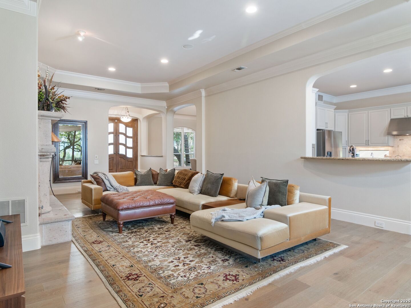 31 Stratton Lane San Antonio, TX 78257 - Photo 9 of 42 a living room with furniture and wooden floor