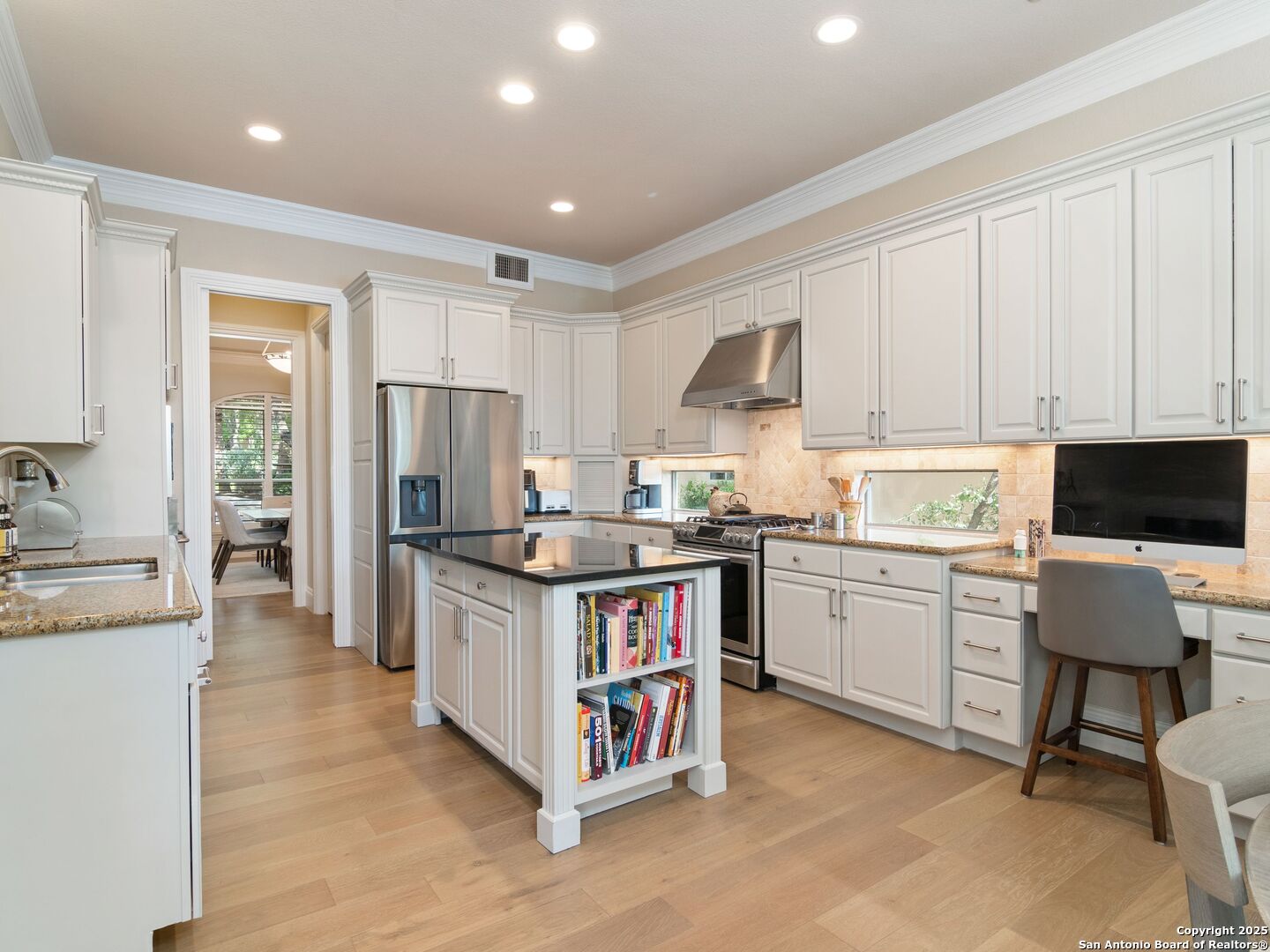 31 Stratton Lane San Antonio, TX 78257 - Photo 10 of 42 a kitchen with a sink stove and refrigerator