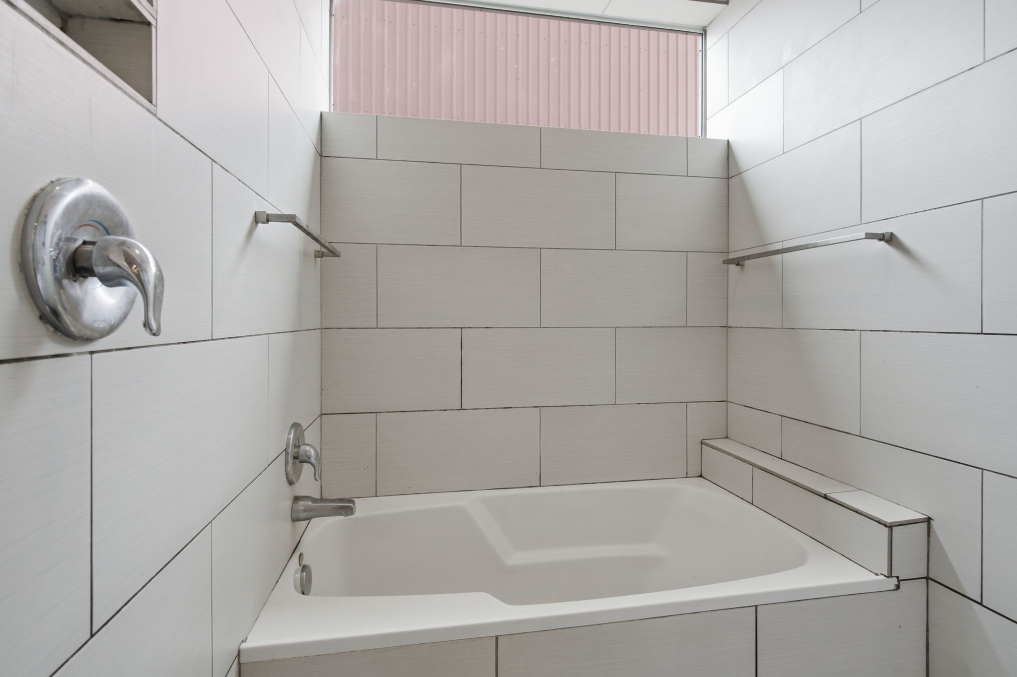 2934 Commerce Street Houston, TX 77003 - Photo 23 of 44 a bathroom with a tub and a shower
