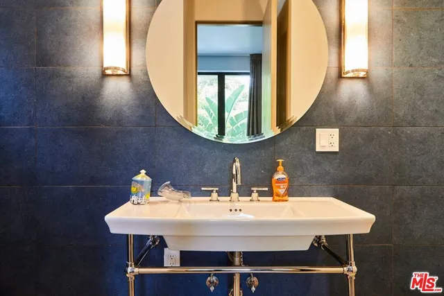 $15,995 | 1724 North Sierra Bonita Avenue, Los Angeles, CA 90046