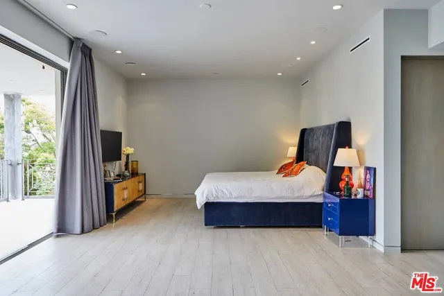 $15,995 | 1724 North Sierra Bonita Avenue, Los Angeles, CA 90046