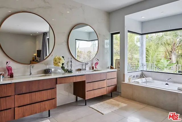 $15,995 | 1724 North Sierra Bonita Avenue, Los Angeles, CA 90046