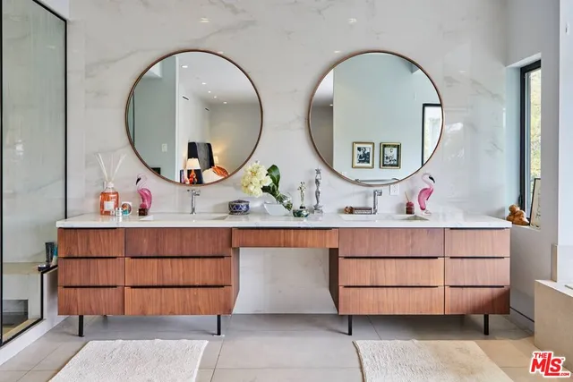 $15,995 | 1724 North Sierra Bonita Avenue, Los Angeles, CA 90046