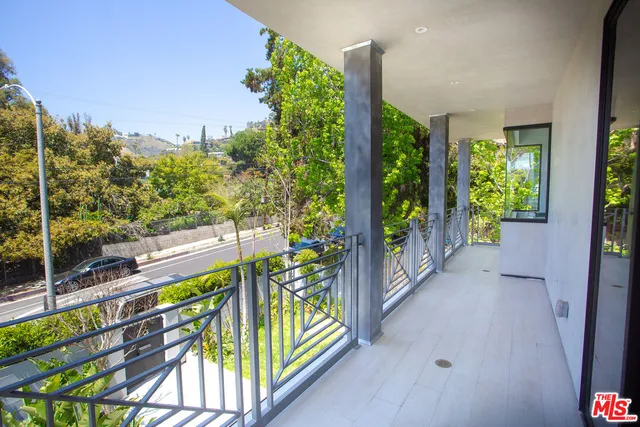 $15,995 | 1724 North Sierra Bonita Avenue, Los Angeles, CA 90046