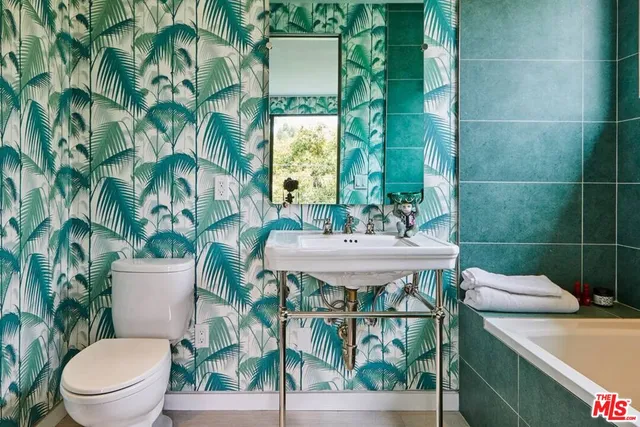 $15,995 | 1724 North Sierra Bonita Avenue, Los Angeles, CA 90046