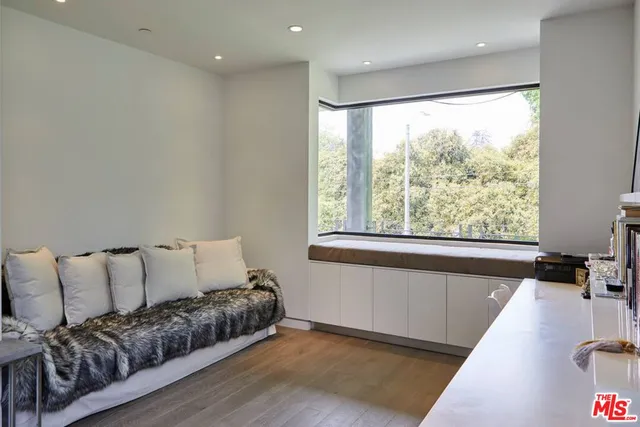 $15,995 | 1724 North Sierra Bonita Avenue, Los Angeles, CA 90046