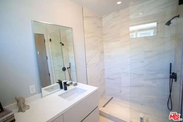 $15,995 | 1724 North Sierra Bonita Avenue, Los Angeles, CA 90046