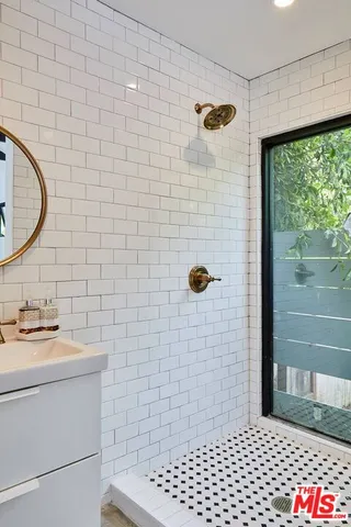 $15,995 | 1724 North Sierra Bonita Avenue, Los Angeles, CA 90046