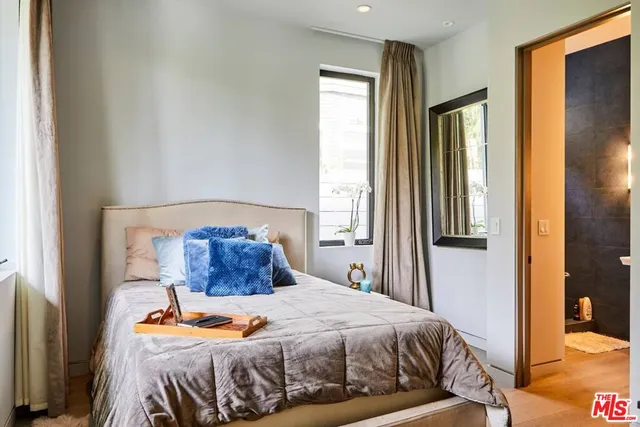 $15,995 | 1724 North Sierra Bonita Avenue, Los Angeles, CA 90046