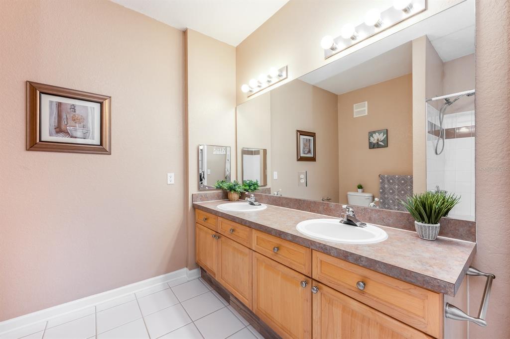 102 Terrace Ridge Circle, Unit 102 Davenport, FL 33896 - Photo 18 of 32 a bathroom with a sink and a mirror