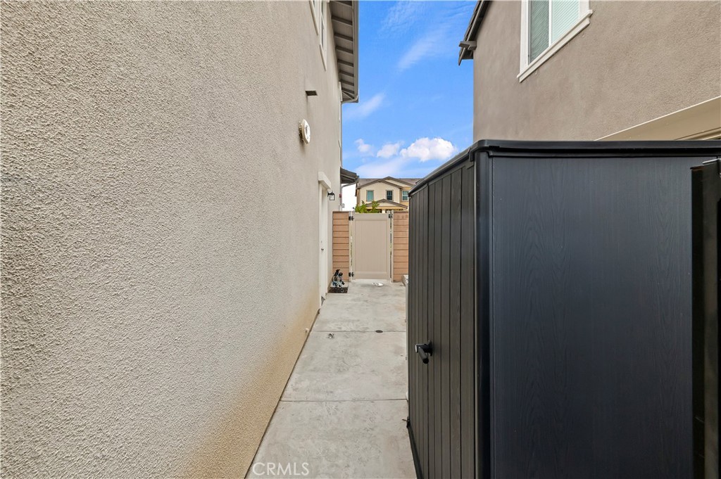 39526 Verbena Way Temecula, CA 92591 - Photo 46 of 55 a view of a house with a hallway