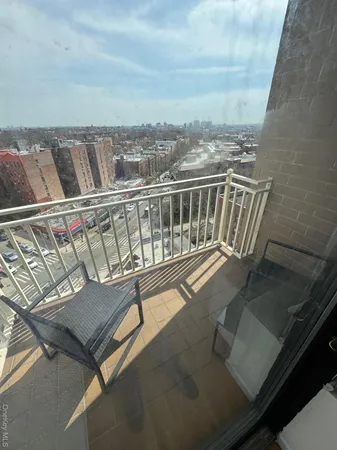 $3,750 | 116-24 Grosvenor Lane, Unit 11D | Kew Gardens