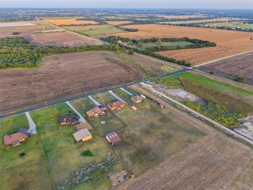 3911 Bennett Road Howe, TX 75459 - Photo 2 of 32 ural Texas is the setting - open skies and open fields give you room to breathe just a short distance out of Howe and near Sherman and Van Alstyne.