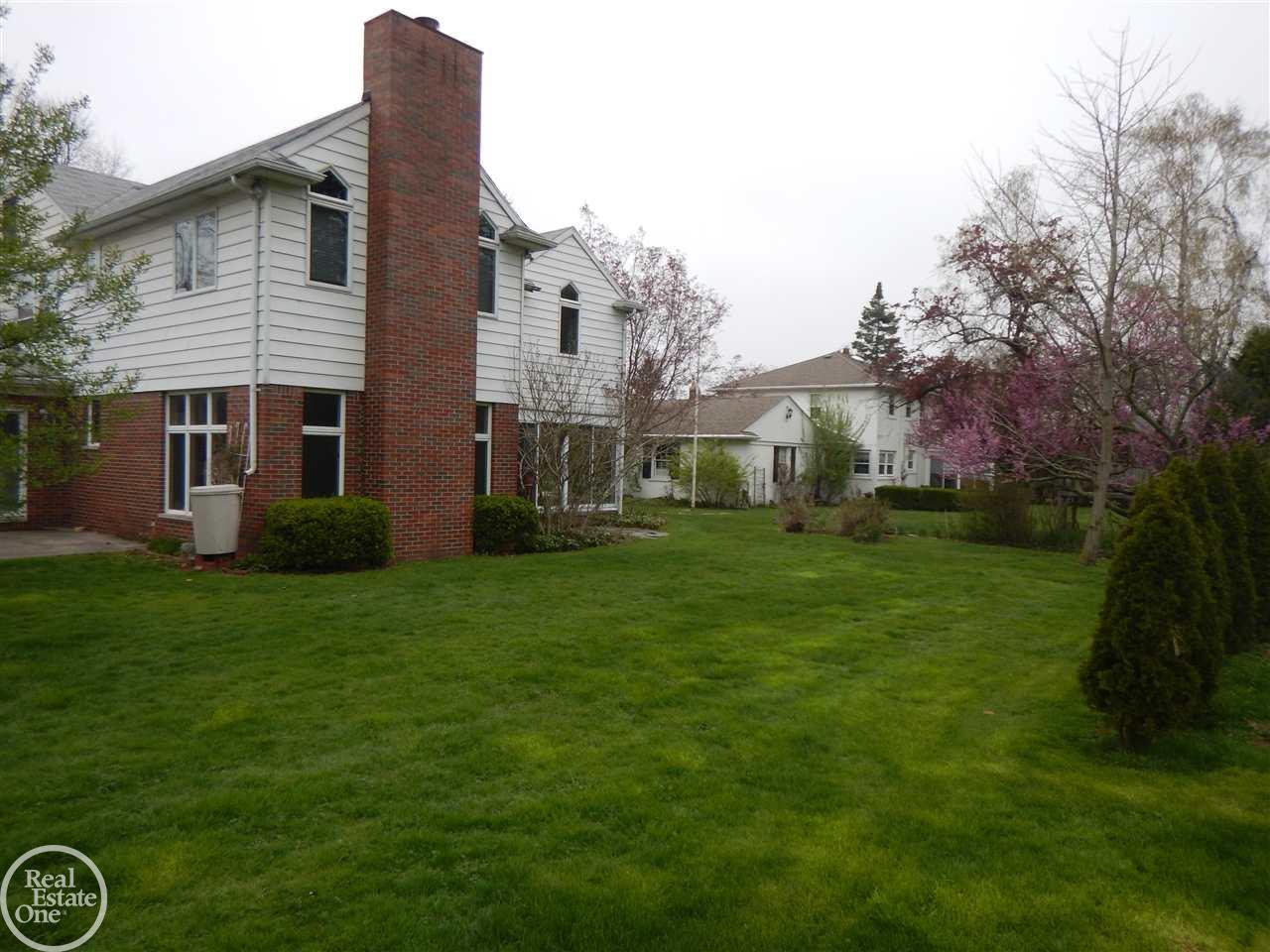 1008 Bedford Road Grosse Pointe, MI 48230 - Photo 35 of 47 31318447-34.JPG