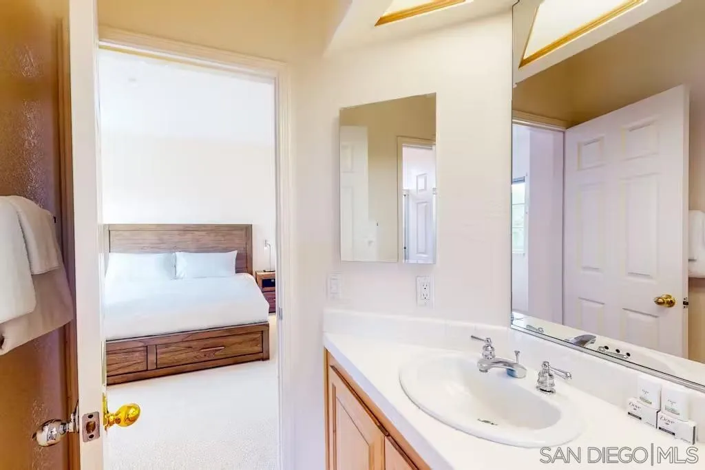 863 Starflower Road Encinitas, CA 92024 - Photo 16 of 23 Gallery Image 16