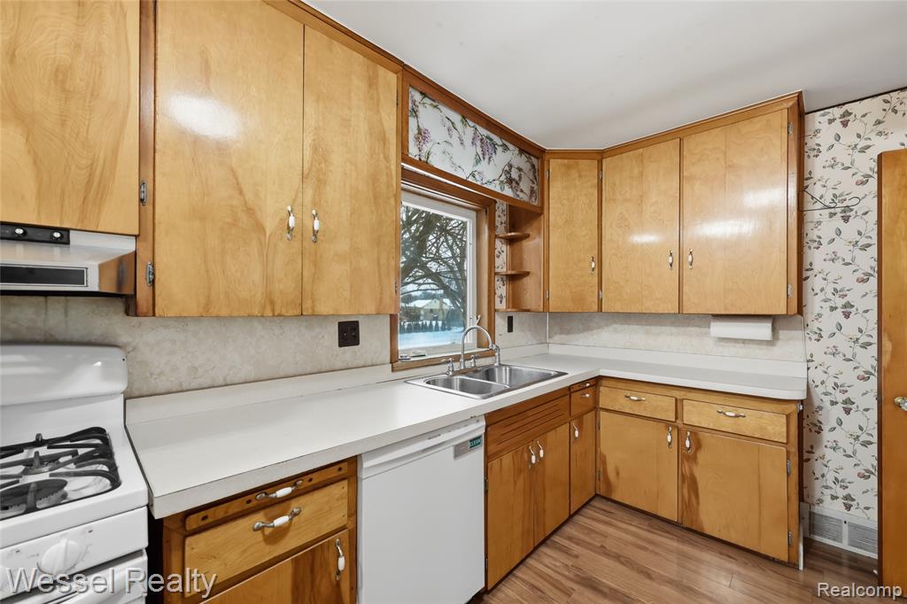 28771 Bunert Road Warren, MI 48088 - Photo 10 of 43