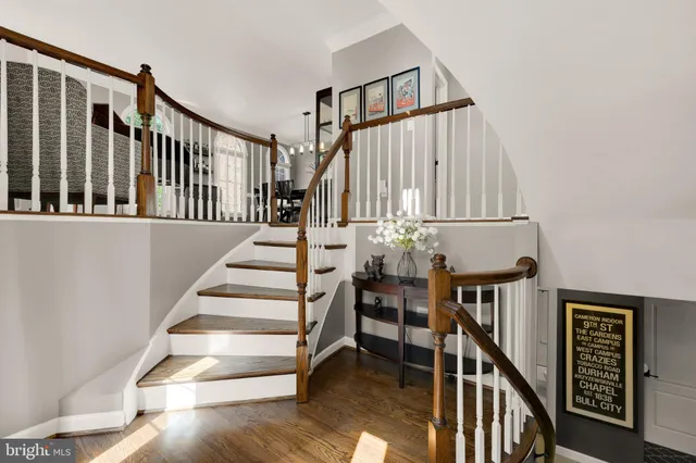 a view of entryway and hall