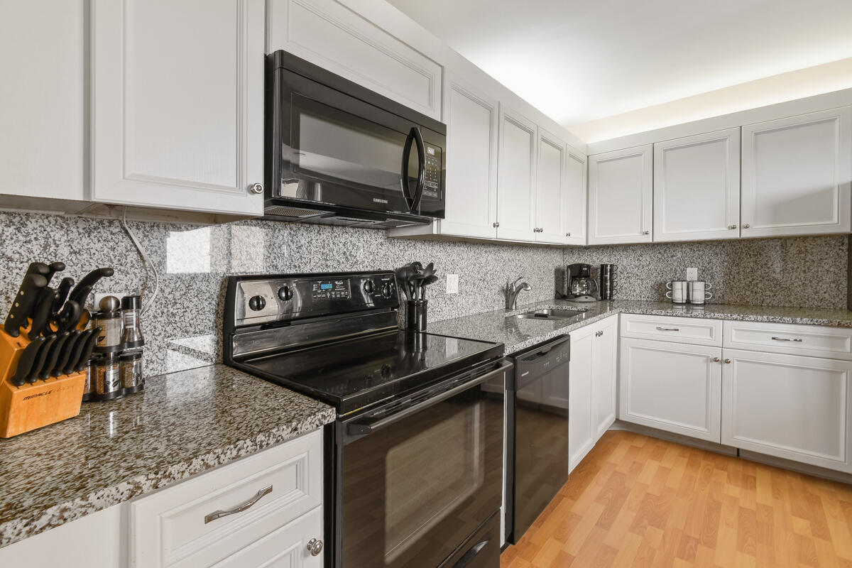 100 Ocean Trail Way, Unit 707 Jupiter, FL 33477 - Photo 11 of 27 Kitchen