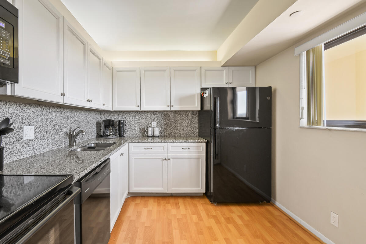 100 Ocean Trail Way, Unit 707 Jupiter, FL 33477 - Photo 12 of 27 Kitchen