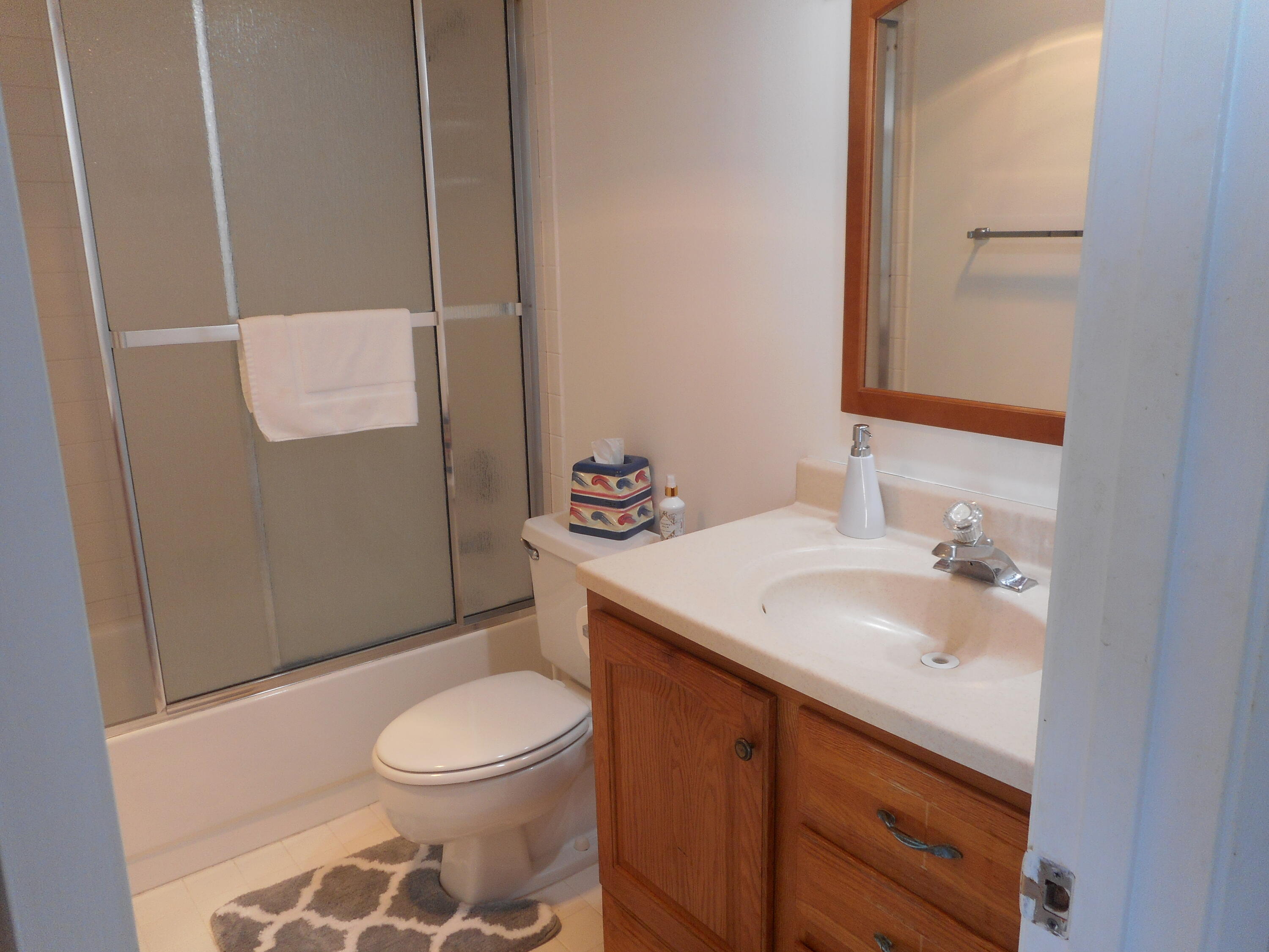 100 Ocean Trail Way, Unit 707 Jupiter, FL 33477 - Photo 17 of 27 Guest bath