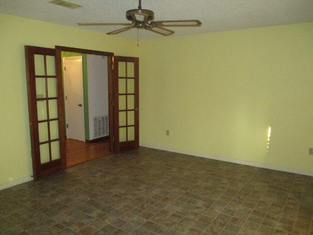 20950 County Road 28 Foley, AL 36535 - Photo 4 of 16 living room 2