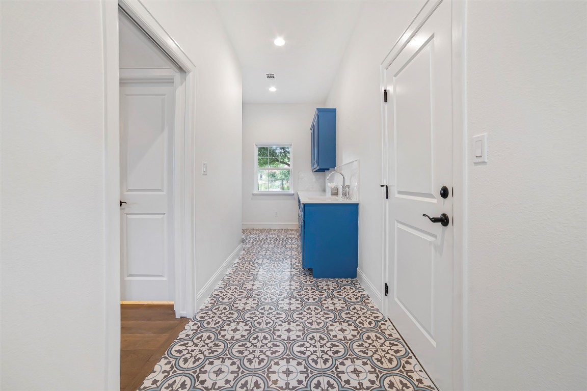 10903 Centennial Trail Austin, TX 78726 - Photo 14 of 31 Laundry room with sink and storage