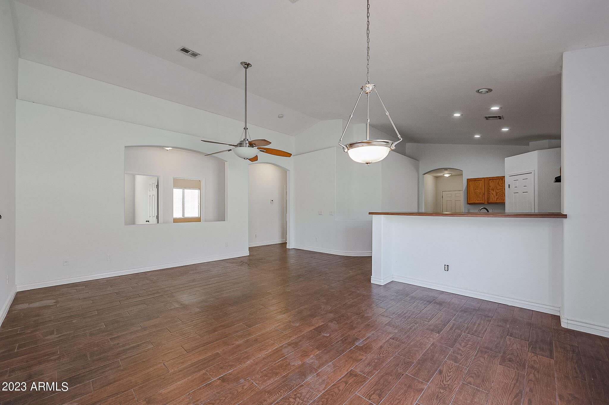 1119 West Carson Road Phoenix, AZ 85041 - Photo 10 of 21 Breakfast bar