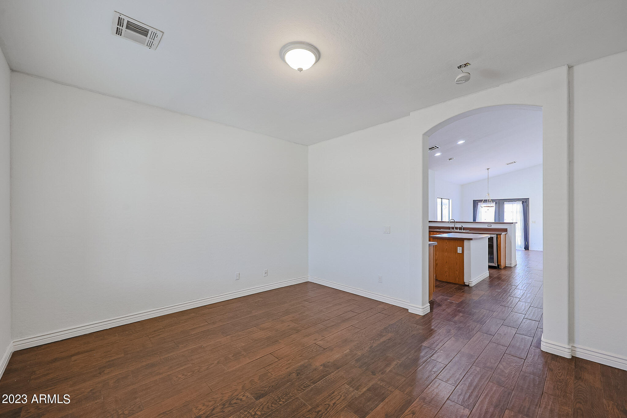 1119 West Carson Road Phoenix, AZ 85041 - Photo 3 of 21 Living room