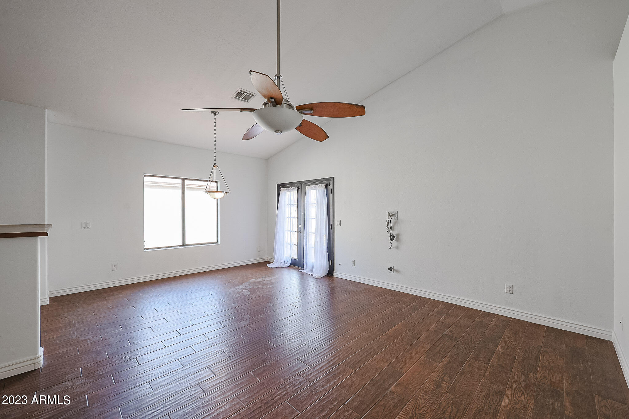 1119 West Carson Road Phoenix, AZ 85041 - Photo 4 of 21 Family room