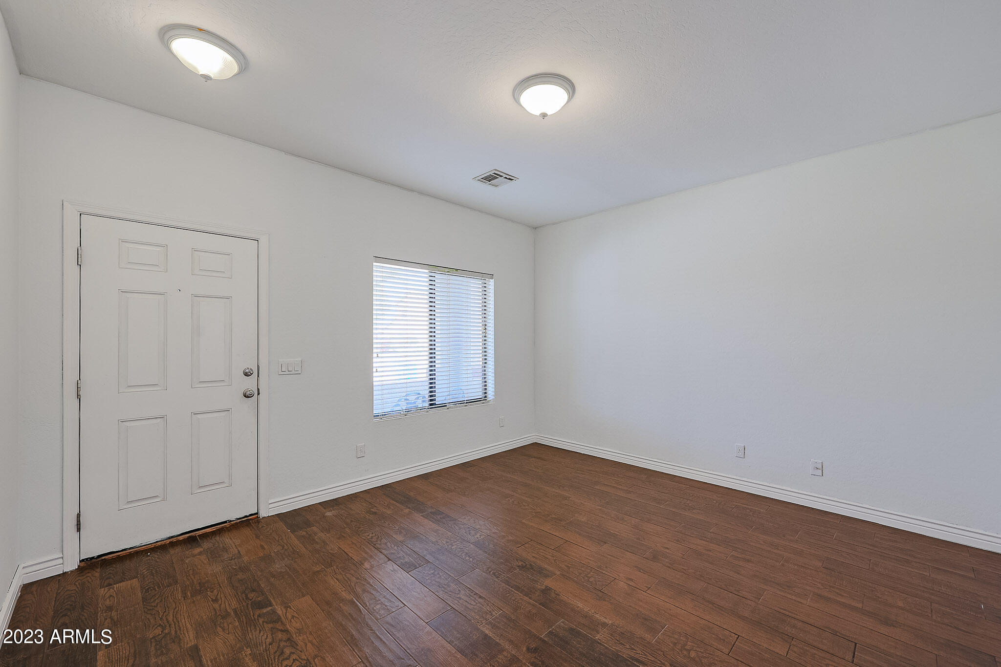 1119 West Carson Road Phoenix, AZ 85041 - Photo 9 of 21 Entry